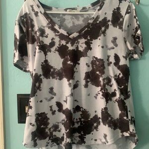 Black and white marble v-neck tee